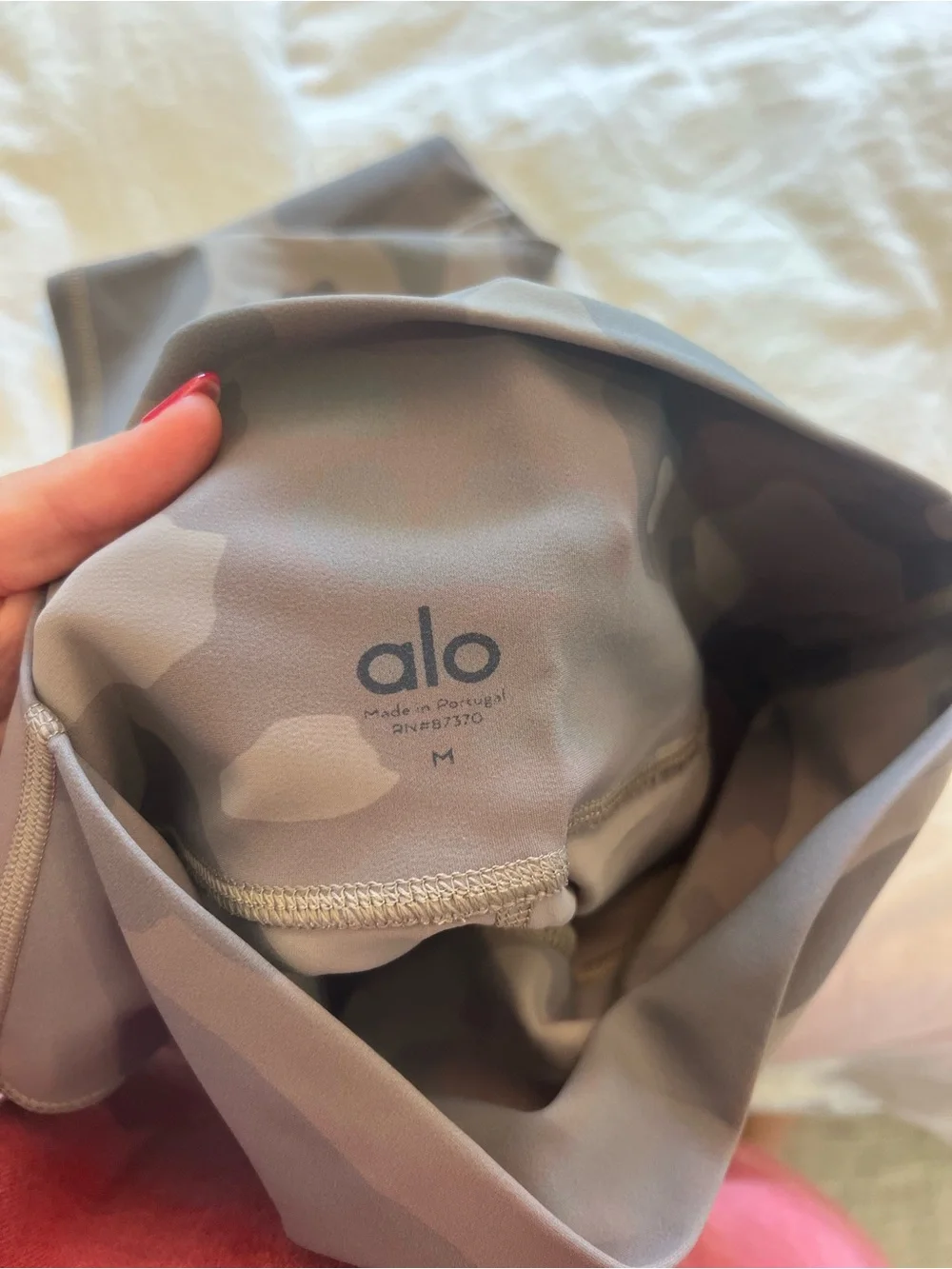 ALO High-Waist Camo Vapor Leggings in Neutral Brown Tones